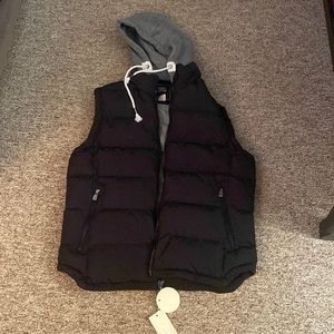 Mens winter vest, removable hood. Never worn before, brand new with tags on